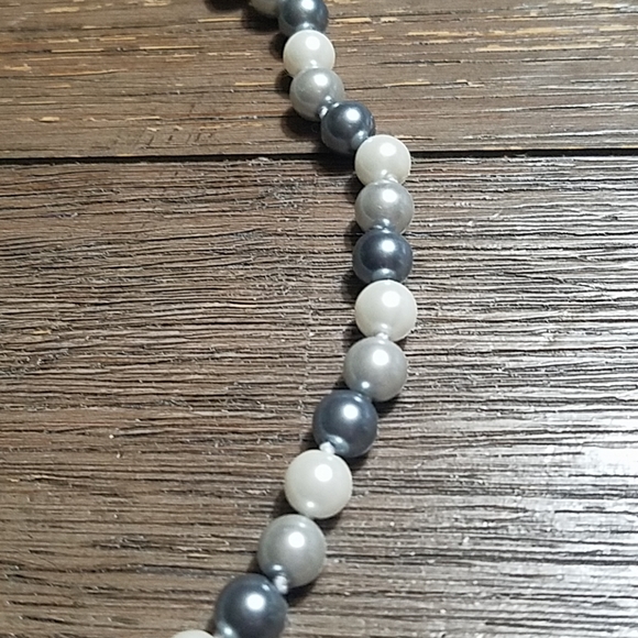 Tri colored silver akoya pearl necklace - Picture 6 of 8